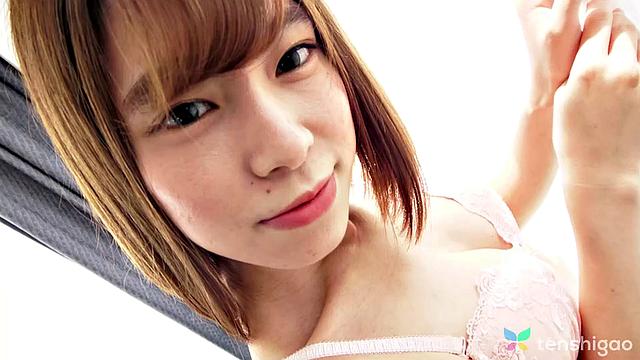 nono sakurai раздевается в белье на кровати