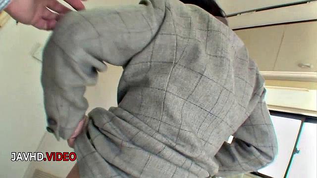 Mature Asian Kiyoe seductively explores her velvety cunt with a hot vibe