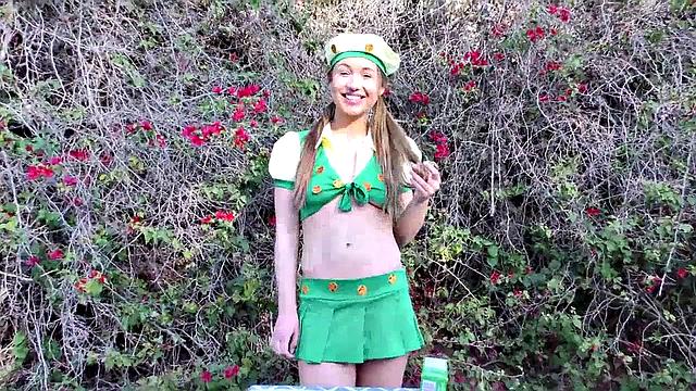 Cosplay Scout: Taylor Sands Control