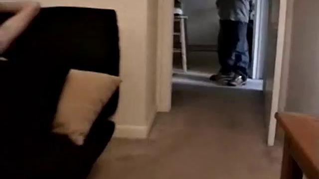 Кори решил не ждать и устроил себе весёлый вечер подручными средствами