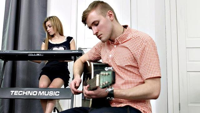 Teen Musician Sonya Sweet Lures Bandmate