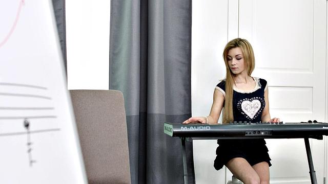 Teen Musician Sonya Sweet Lures Bandmate