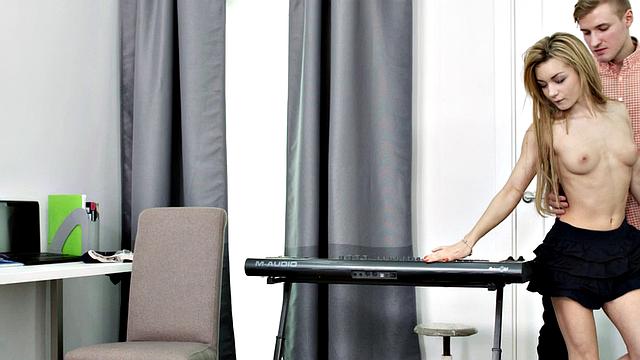 Teen Musician Sonya Sweet Lures Bandmate