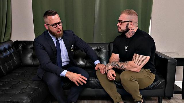 Muscled hunk mesmerized for anal by therapist