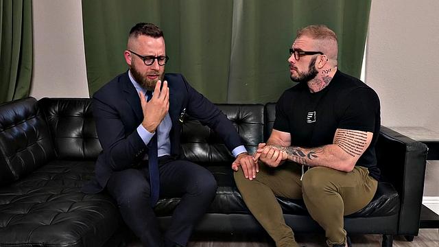 Muscled hunk mesmerized for anal by therapist