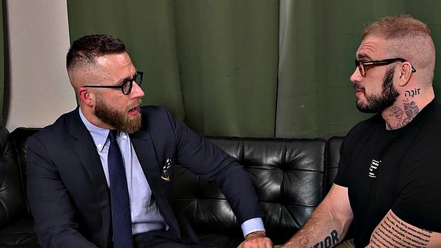 Muscled hunk mesmerized for anal by therapist