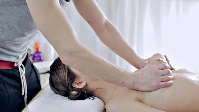 Parvin Is Starvin For It