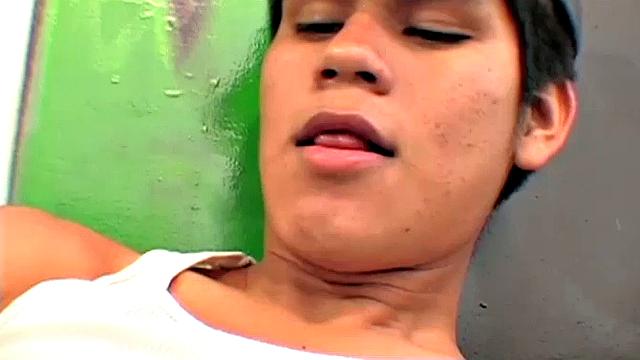 жаркие латинские парни трахаются без резинки в мексике