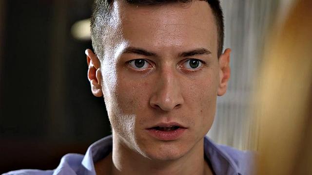 рыжая в очках и чулках ловит крепкий анал на работе