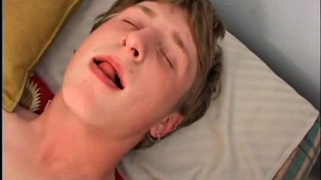 дружки решили по-жёсткому, нафиг резинки и стыд