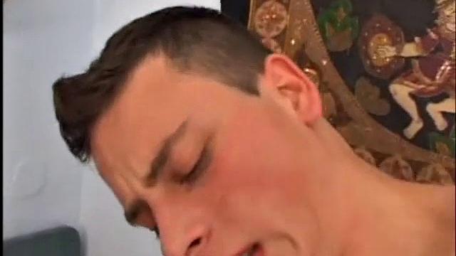 дружки решили по-жёсткому, нафиг резинки и стыд