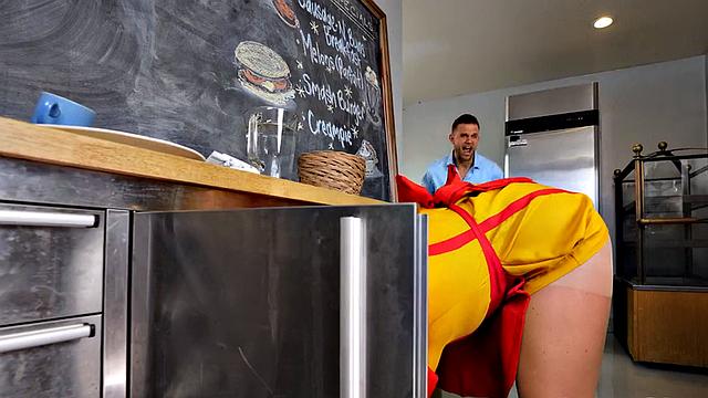 Squirting two sluts with man 3some