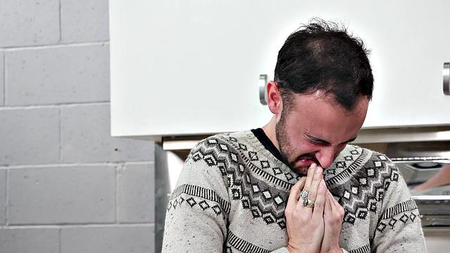 доктор трахается с волосатой женой при муже