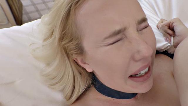 Amateur DP babe ass and pussy fucked at home in threesome