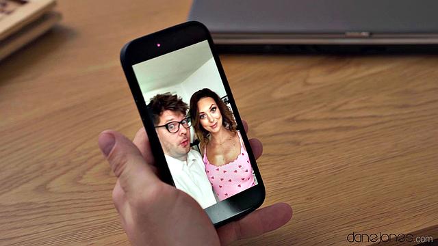 брюнетка-соседка получает кунилингус и скачет на члене