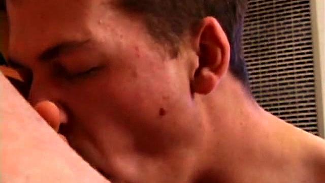 Мэттью и Тай трахаются и дрочат друг другу по-взрослому