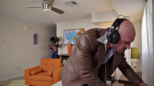 Serve and Protect That Gorgeous Pussy!