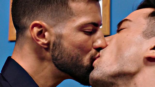 Tattooed stud barebacks butt in foot fetish anal sex