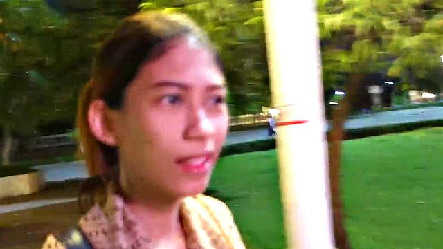 татуированная тайка с жёсткими сосками обслуживает белого гостя страстно