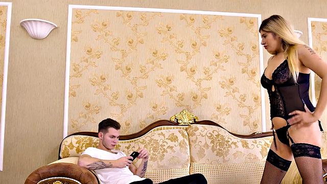 FIST4K. Belle in lingerie angers boyfriend and gets her cunny fisted