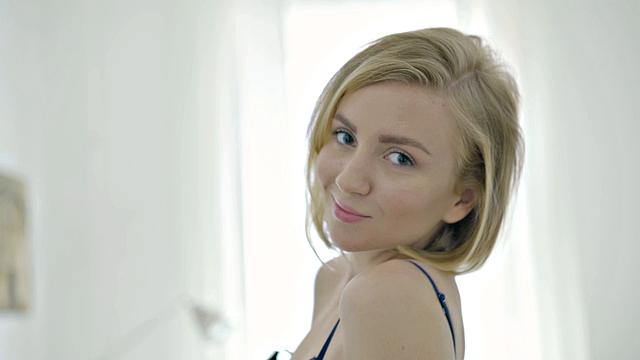 cutie orgasms in bed