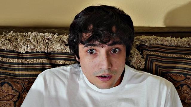 пышная горничная подставляет киску для жёсткого траха с низкорослым мужиком