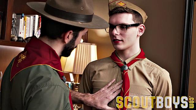 Итан не сдерживает похоть - бурная гей-ночь без границ