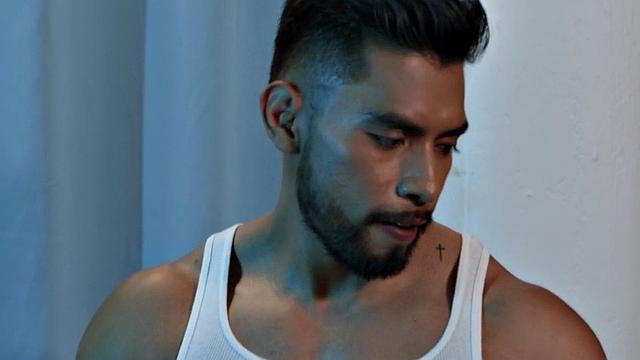 Kinky nympho dude pounds muscular guy in a wild missionary session