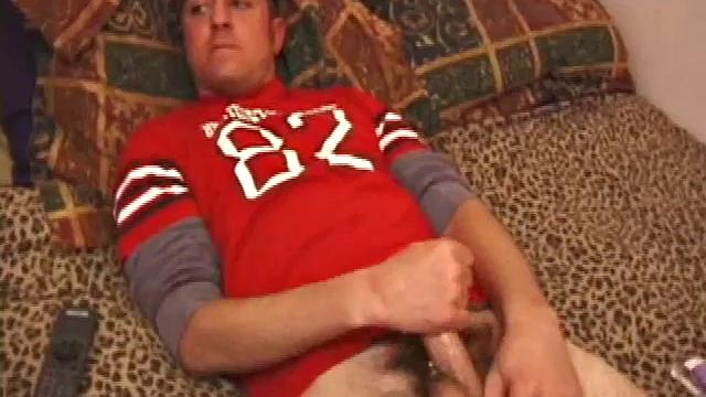 джереми адамс дрочит и кончает