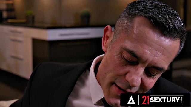 21 SEXTURY - Beautiful Latina Veronica Leal Gets Her Tiny Ass Licked And Stretched Hard By Big Cock