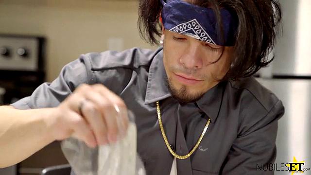 How I Survived A Crime Lord - Season 1 Episode 6