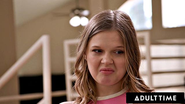 Коко Лавлок получает первый сквирт от отчима, жестко трахается с Виктором Реем