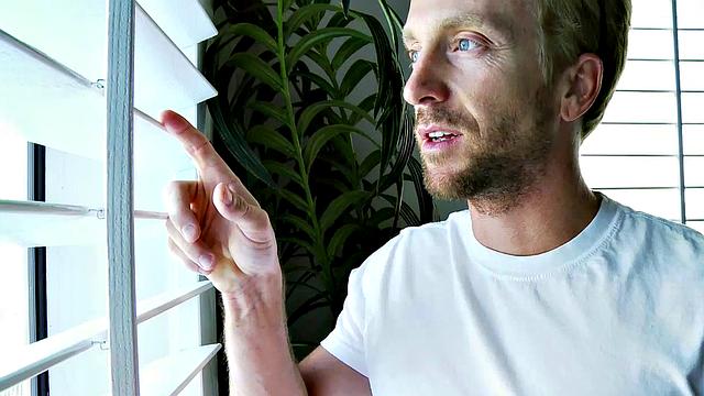 скейтерша упала, а потом села на член как профи