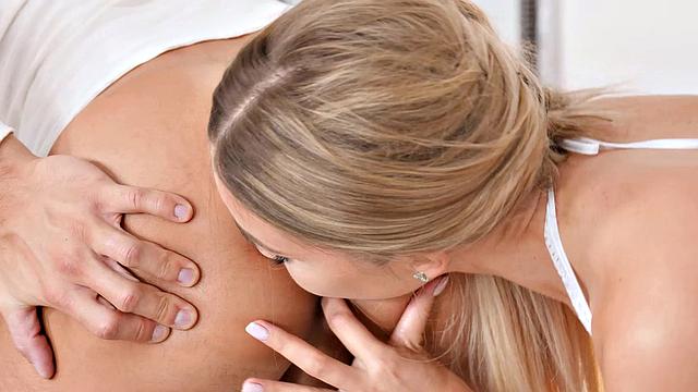 RIM4K. Smart model pays for erotic pics by giving photographer a rimjob