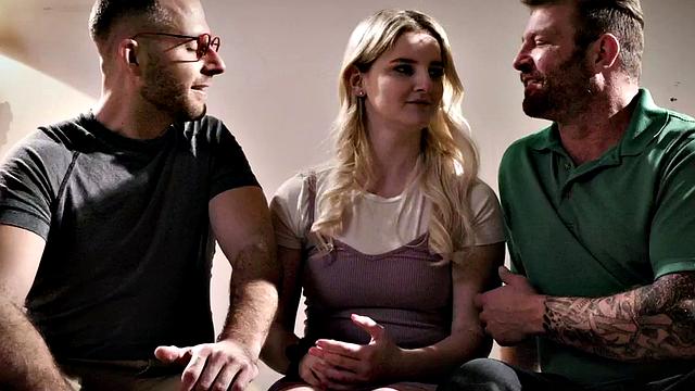 Bisexuals enjoy fucking hard in threesome