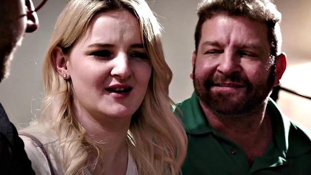 Bisexuals enjoy fucking hard in threesome