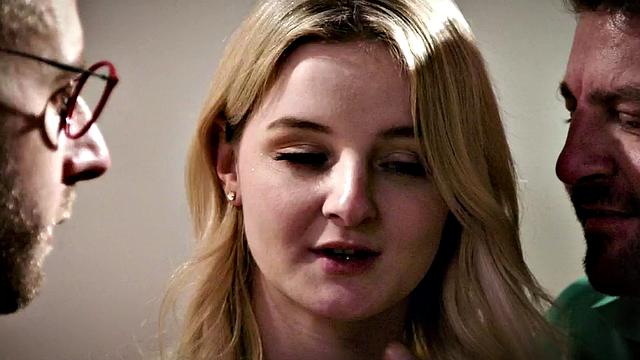 Bisexuals enjoy fucking hard in threesome