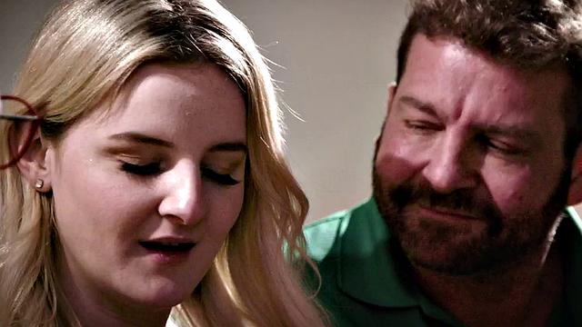 Bisexuals enjoy fucking hard in threesome