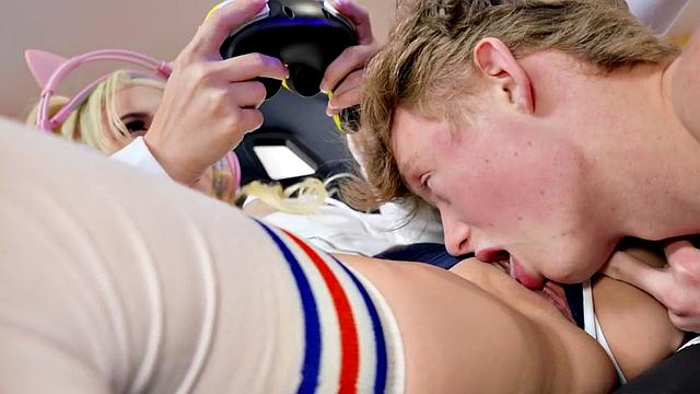 Short guy fucks big-ass 21yo gamer GF in stockings