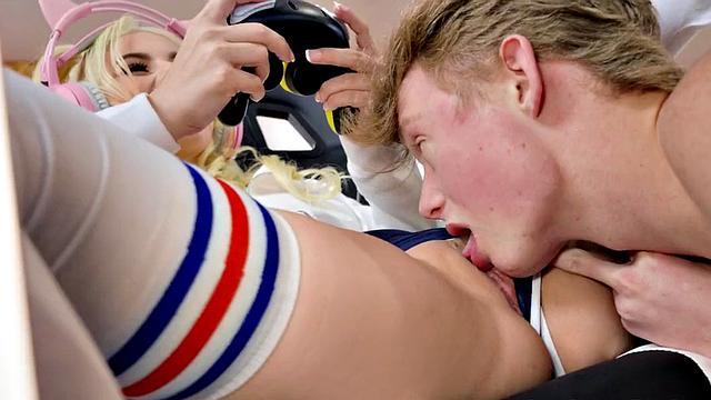 Short guy fucks big-ass 21yo gamer GF in stockings