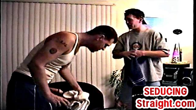 Newbie stud sucks and gets sucked by gay at home