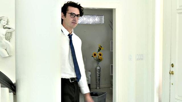 два миссионера попали к качку - теперь у них просветление в жопе