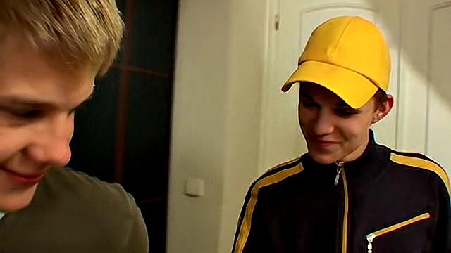 Robin Receives Jizz Splash from Michael Sipos