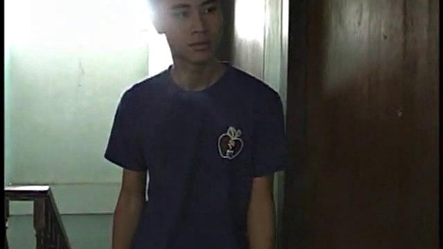 Кие шутит, а потом садит Пожу на коленки и в рот