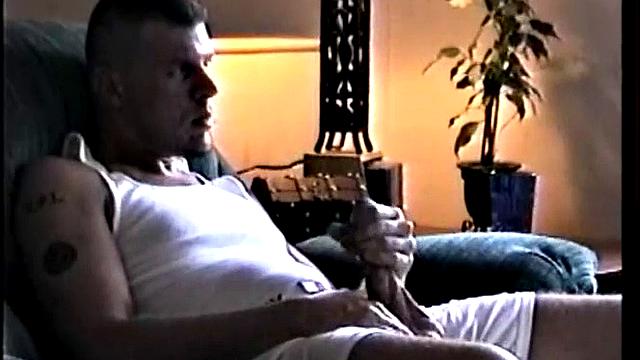 Винни устроил битву с рукой - сперма победила