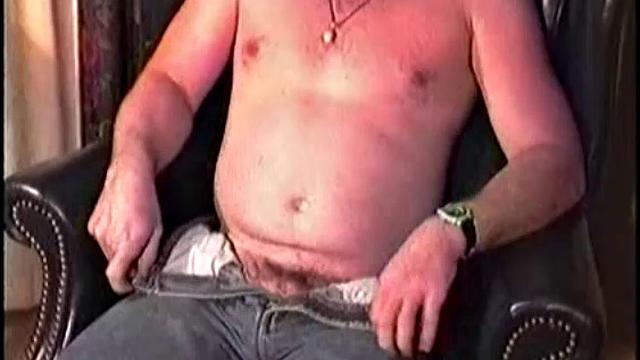 Steven isn't all that good looking, but his manly reserve and gentle personality are very tatractive to me. Anxious to please and willing to be of service, he's the perfect guy for doing videos.