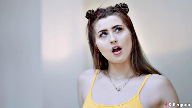 Shi мастурбирует и трахается с Sam Bourne дома, глубокий вагинальный секс и кончают внутрь.