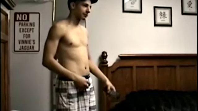 Винни жадно сосёт у Кори и глотает сперму до капли