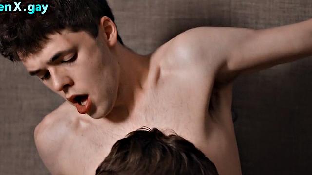 Twinks barebacking at sleepover in threeway after cocksucking