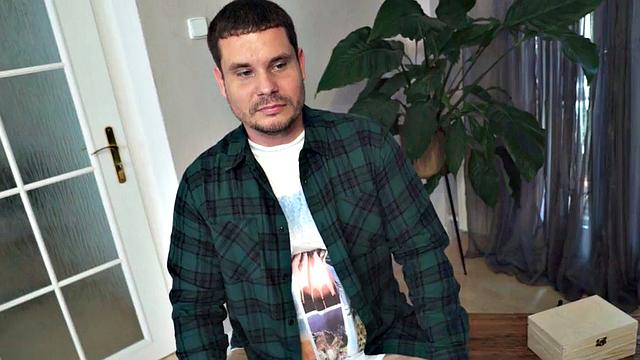 черная красотка стонет от белого члена в мокрой писке